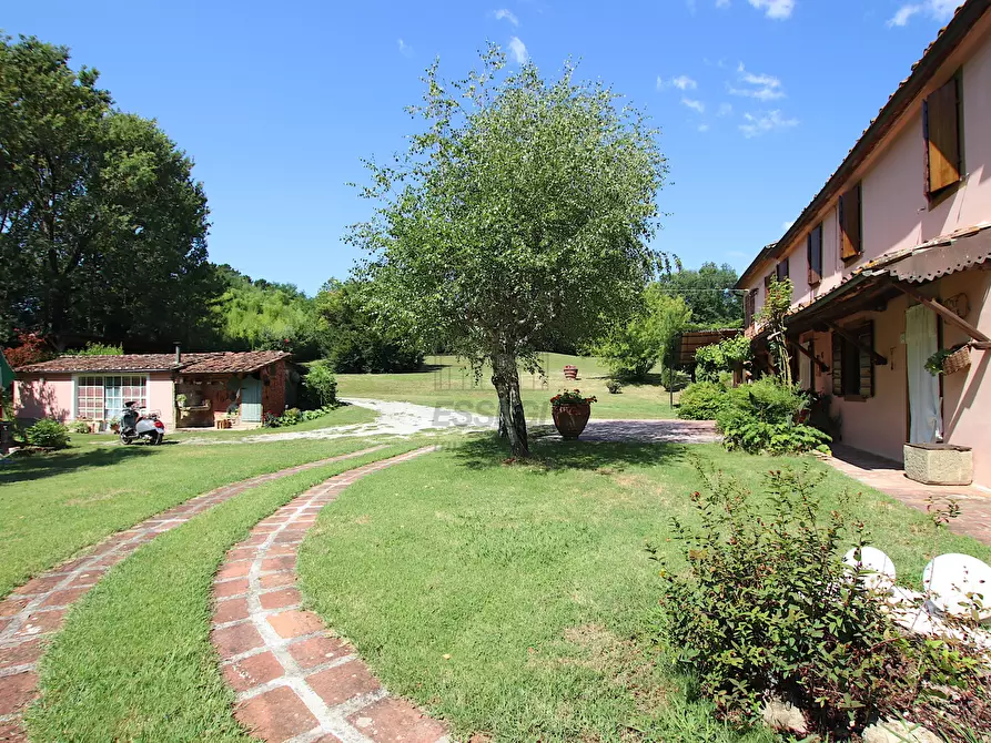 Immagine 34 di Rustico / casale in vendita  in Via della Chiesa di Gragnano a Lucca