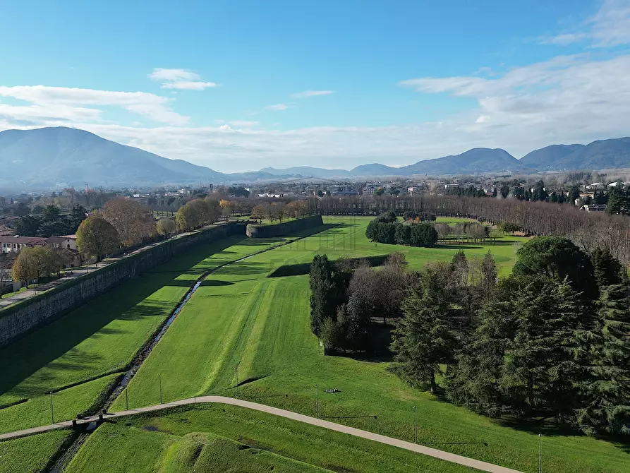 Immagine 20 di Villa in vendita  a Lucca