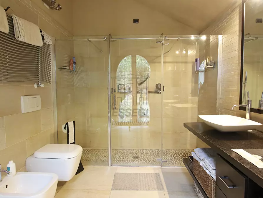 Immagine 23 di Villa in vendita  in Via dei Cotani 211 a Lucca