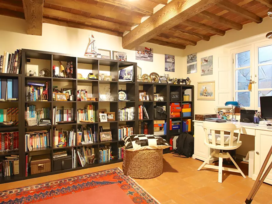 Immagine 37 di Rustico / casale in vendita  a Lucca