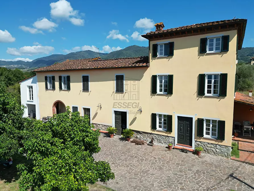 Immagine 1 di Rustico / casale in vendita  in Via per la Chiesa di Camigliano 3 a Capannori