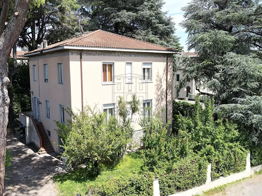 Immagine 45 di Villa in vendita  in Via Castruccio Buonamici a Lucca