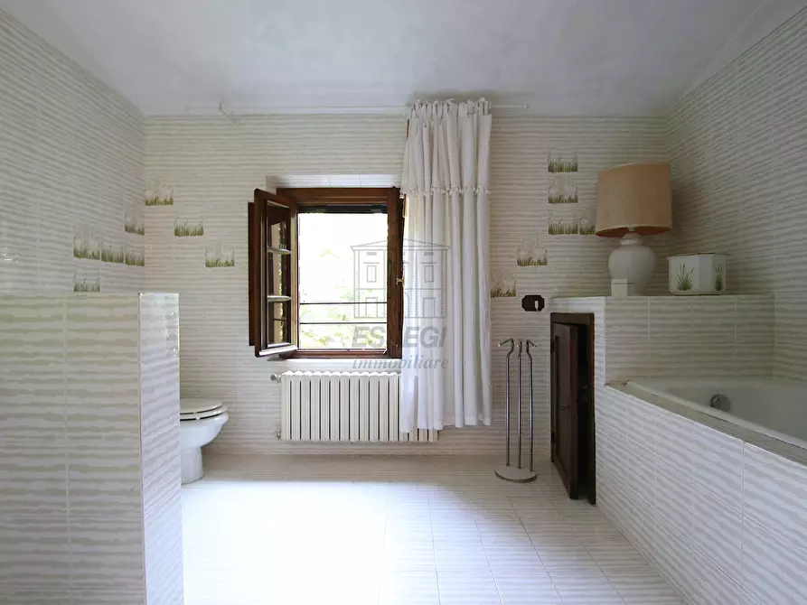 Immagine 91 di Rustico / casale in vendita  in Via della Chiesa di Gragnano a Lucca