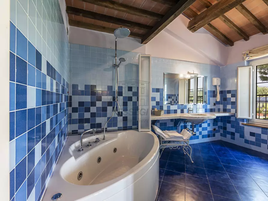 Immagine 30 di Rustico / casale in vendita  in Via di Montecarlo 59 a Lucca