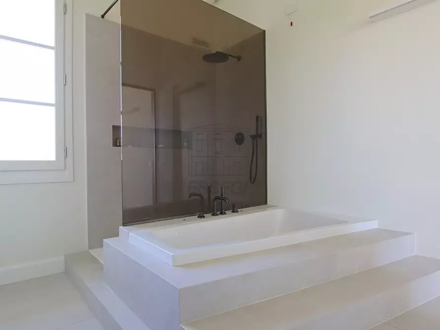 Immagine 29 di Villa in vendita  in Via Don Emilio Angeli a Lucca