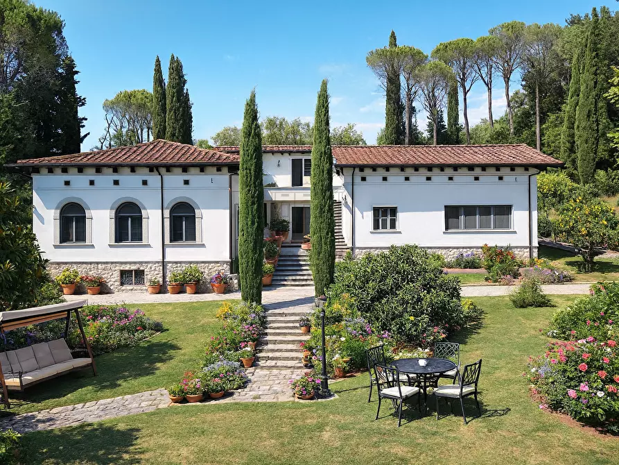 Immagine 1 di Villa in vendita  in Via dei Poveri Vecchi 749 a Lucca
