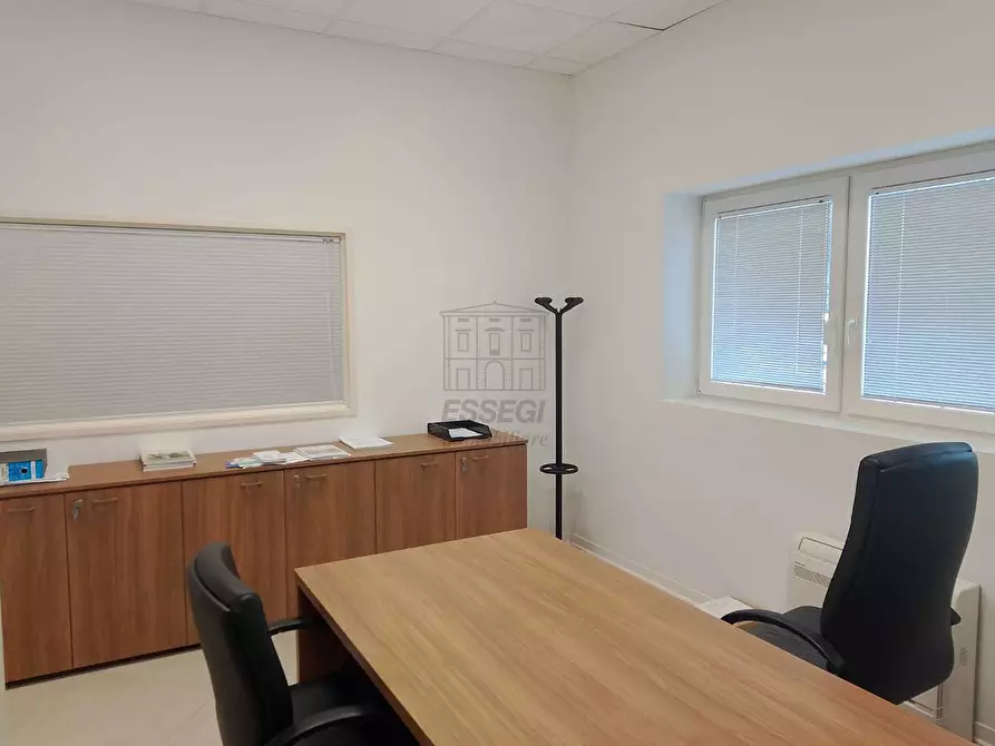 Immagine 7 di Attività artigianale in vendita  a Lucca