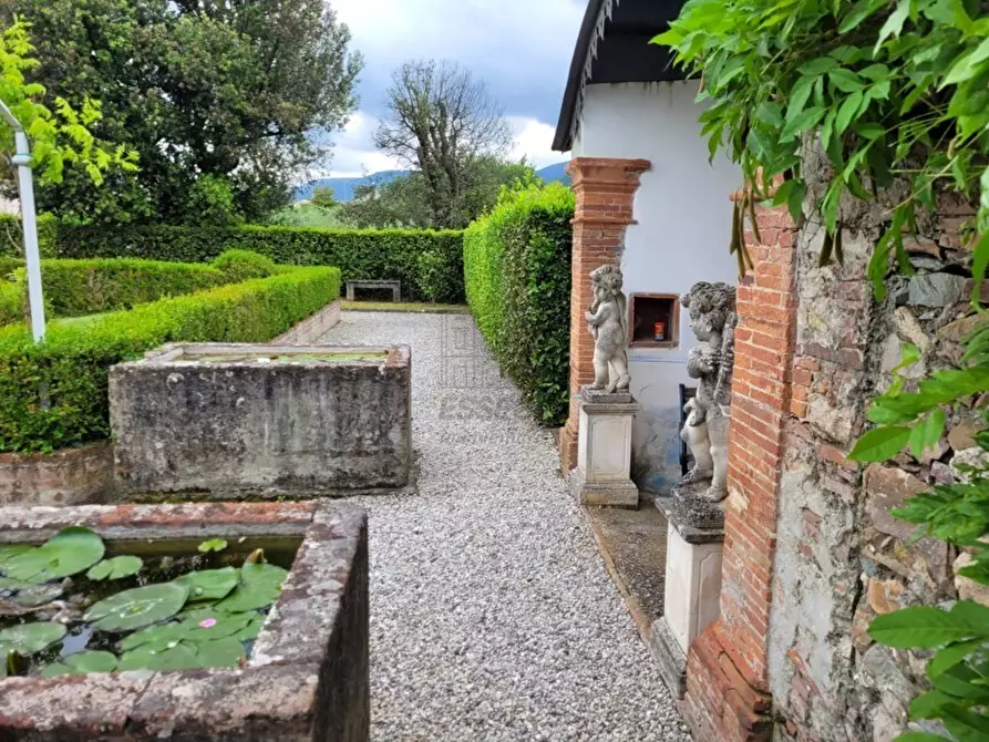 Immagine 7 di Villa in vendita  in Via di Tiglio 1234 a Lucca