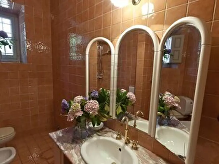 Immagine 15 di Villa in vendita  in Viale Umberto I 148 a Bagni Di Lucca