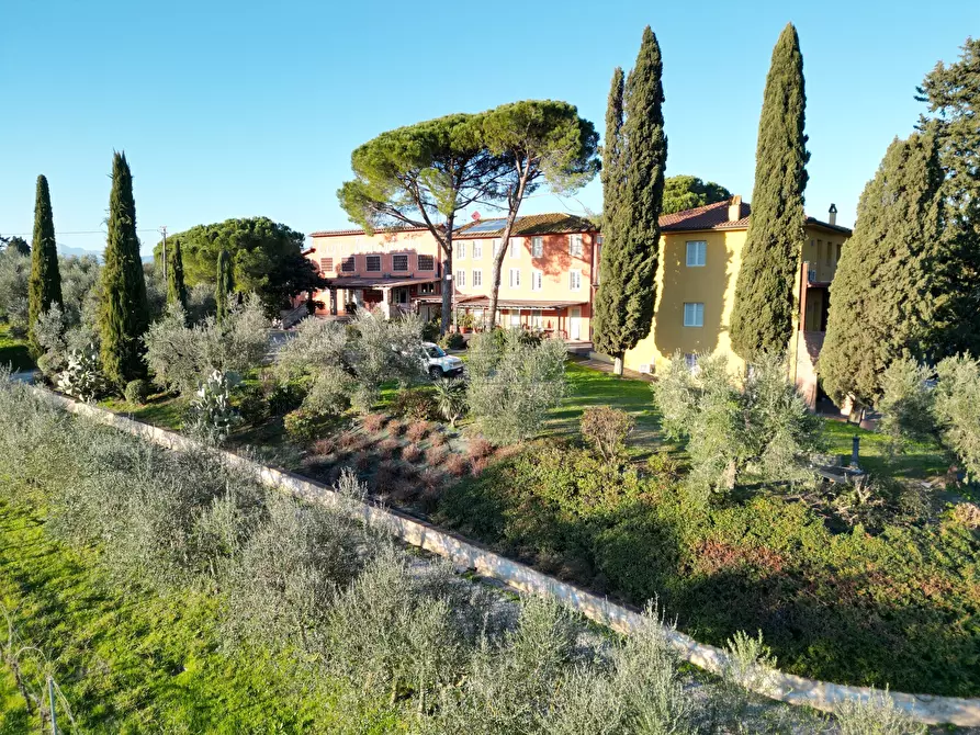 Immagine 50 di Rustico / casale in vendita  in Via di Montecarlo 59 a Lucca