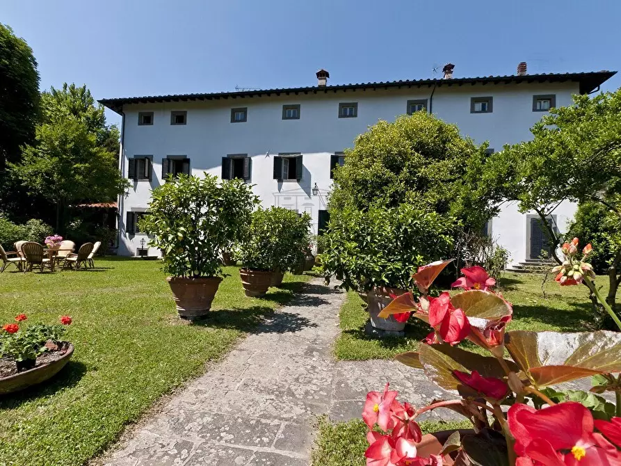 Immagine 4 di Villa in vendita  in Viale Umberto I 148 a Bagni Di Lucca
