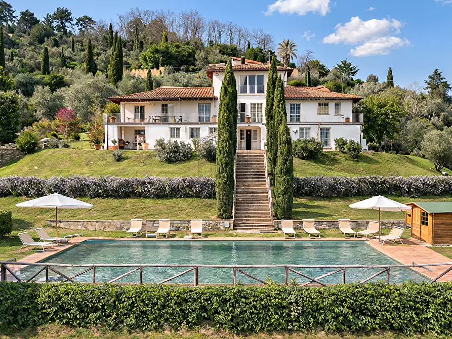 Immagine 1 di Villa in vendita  in Via della Chiesa X 466 a Lucca