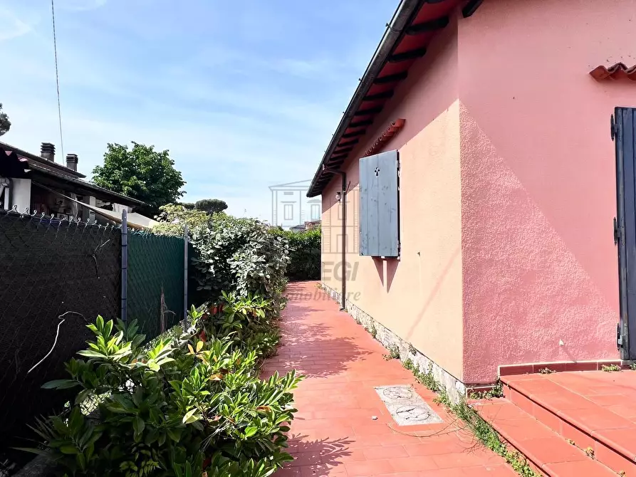 Immagine 2 di Casa indipendente in vendita  in Via del Fortino a Camaiore