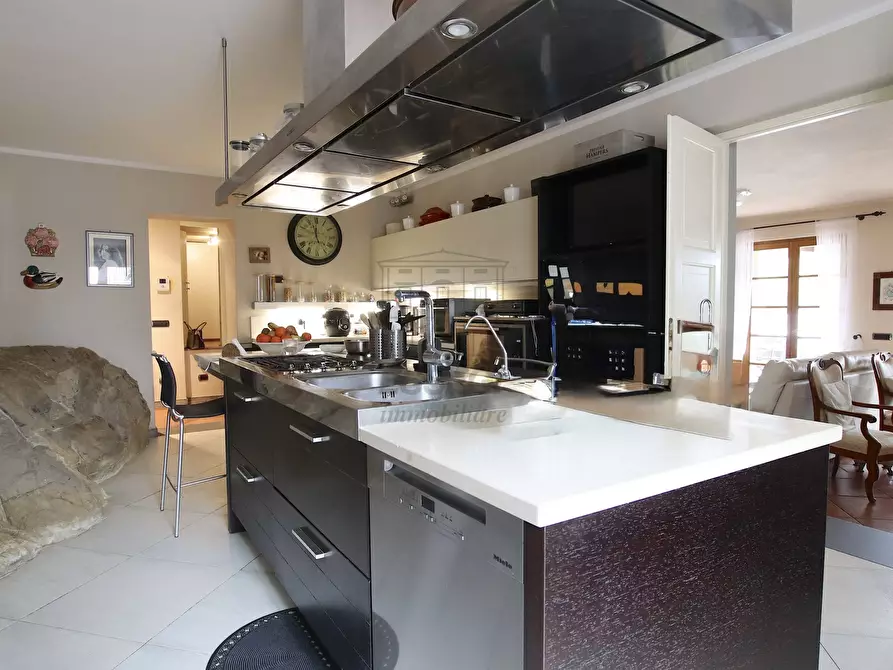 Immagine 12 di Villa in vendita  in Via dei Cotani 211 a Lucca