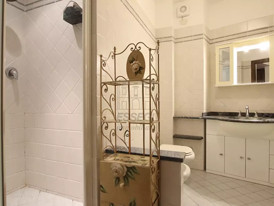 Immagine 14 di Appartamento in vendita  a Lucca