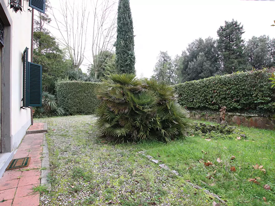 Immagine 8 di Villa in vendita  in via di montecatino a Lucca
