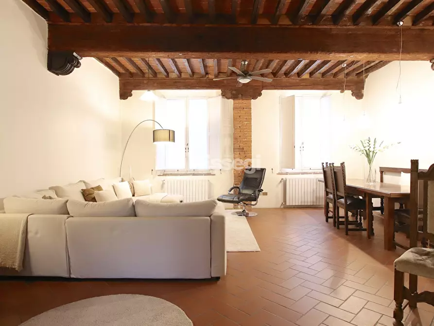 Immagine 7 di Appartamento in vendita  a Lucca