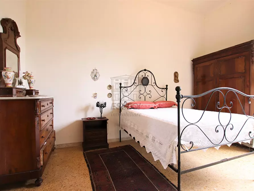 Immagine 41 di Villa in vendita  in via di montecatino a Lucca