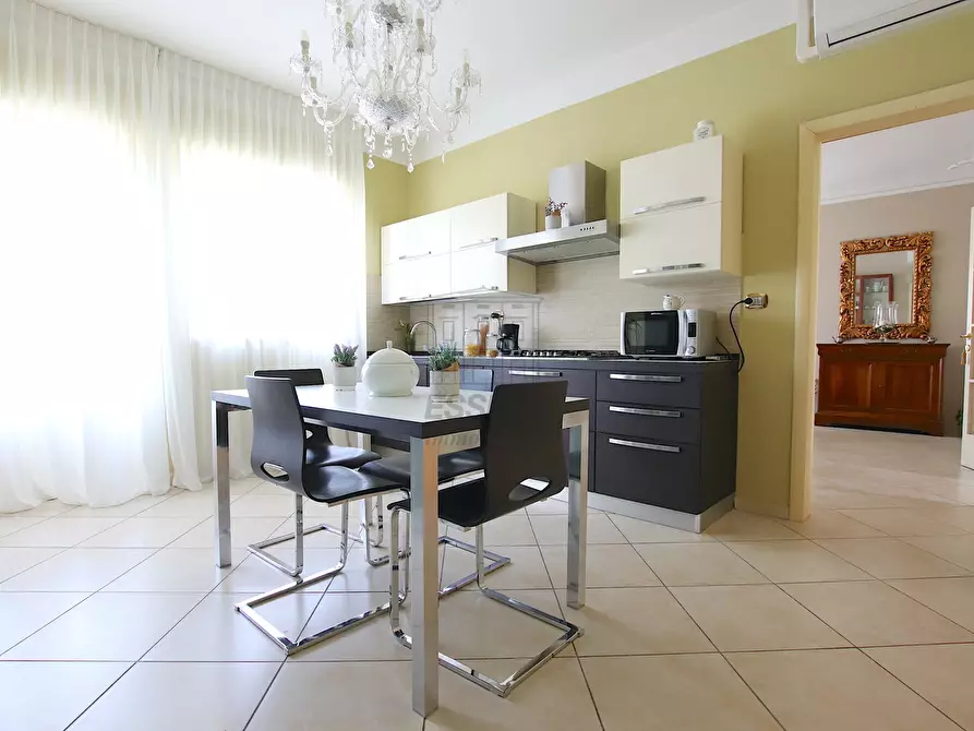 Immagine 12 di Villa in vendita  in Via del Brennero a Lucca