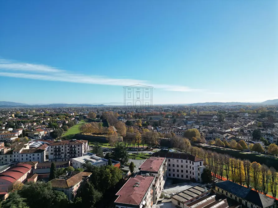 Immagine 6 di Villa in vendita  in via barsanti e matteucci a Lucca