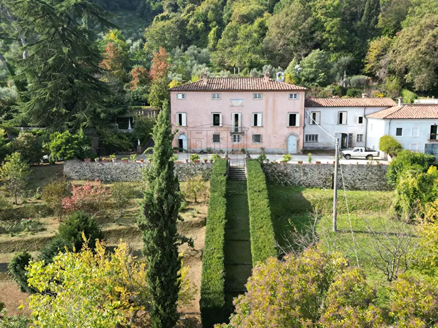 Immagine 1 di Villa in vendita  in Via del Cimitero ⅩⅩⅠⅠⅠ 676 a Lucca