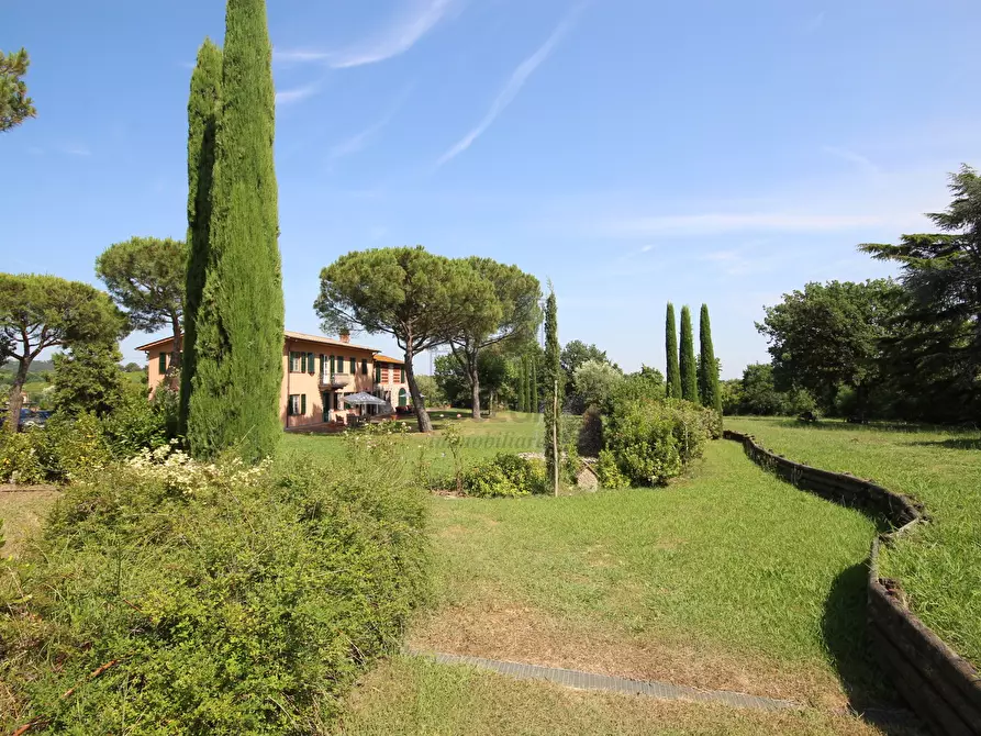 Immagine 9 di Rustico / casale in vendita  a Lucca