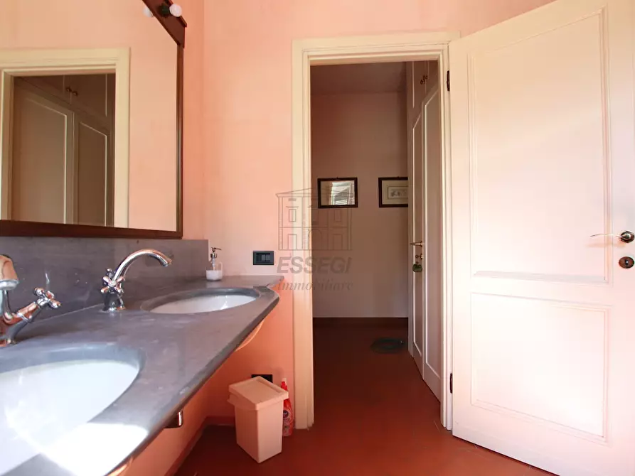 Immagine 53 di Villa in vendita  in Via di segromigno a Capannori