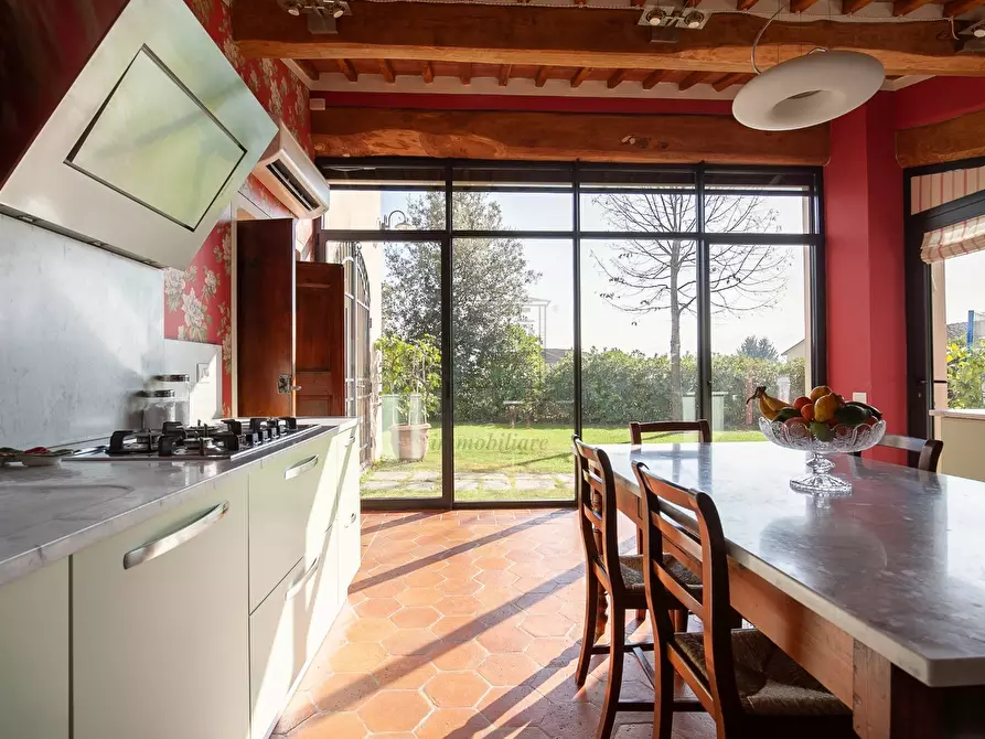 Immagine 9 di Villa in vendita  in Via di Villa Paola 335/F a Lucca