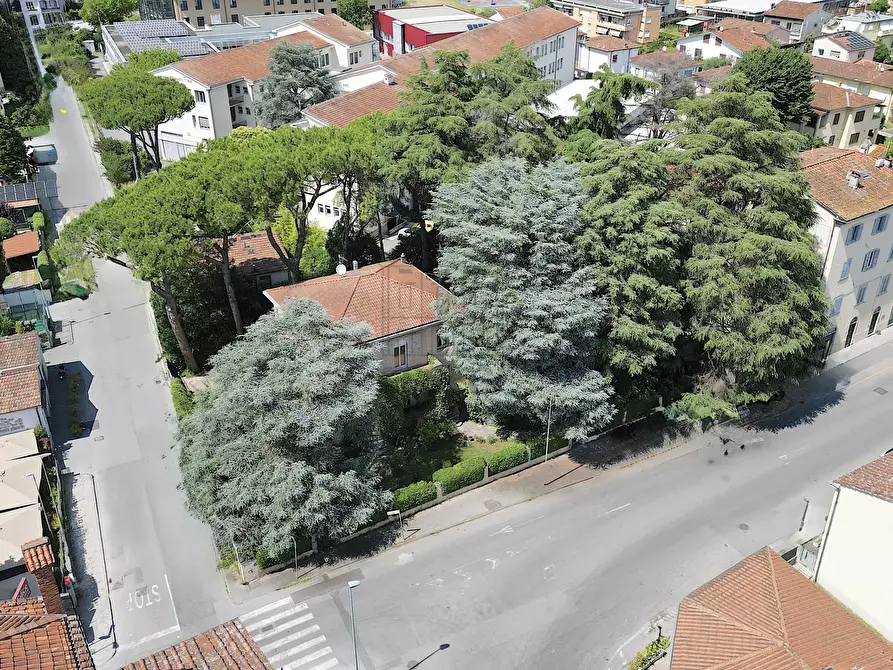 Immagine 41 di Villa in vendita  in Via Castruccio Buonamici a Lucca