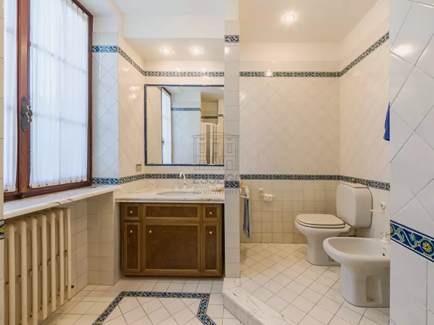 Immagine 28 di Villa in vendita  in Via di santa alessio 168 a Lucca