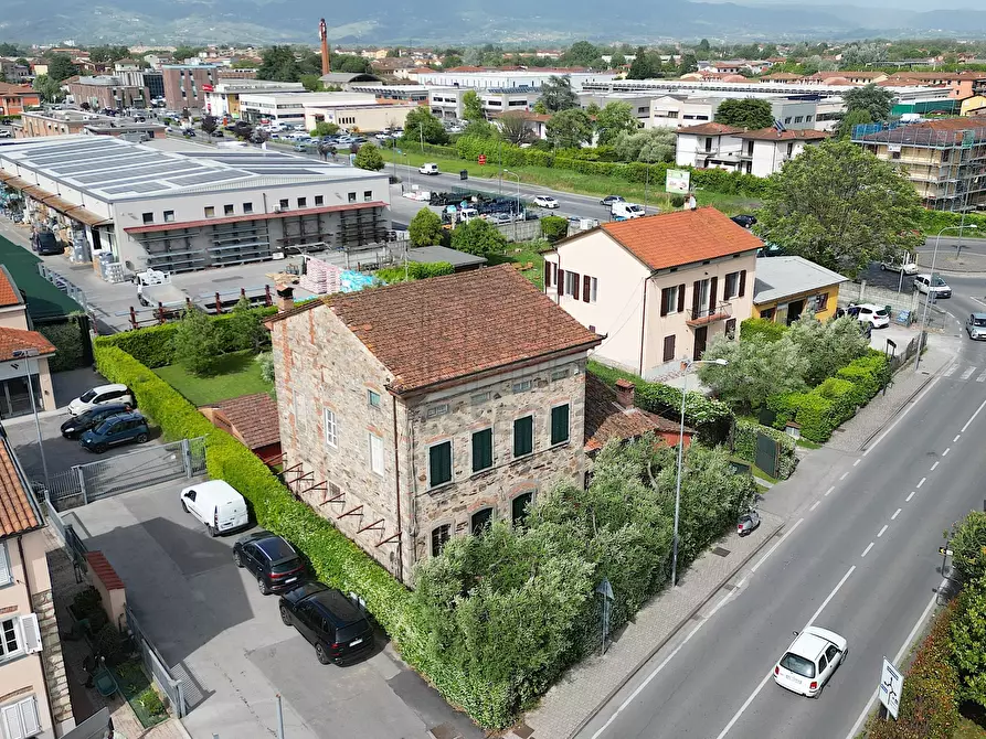 Immagine 7 di Villa in vendita  in Via Romana 914 a Lucca