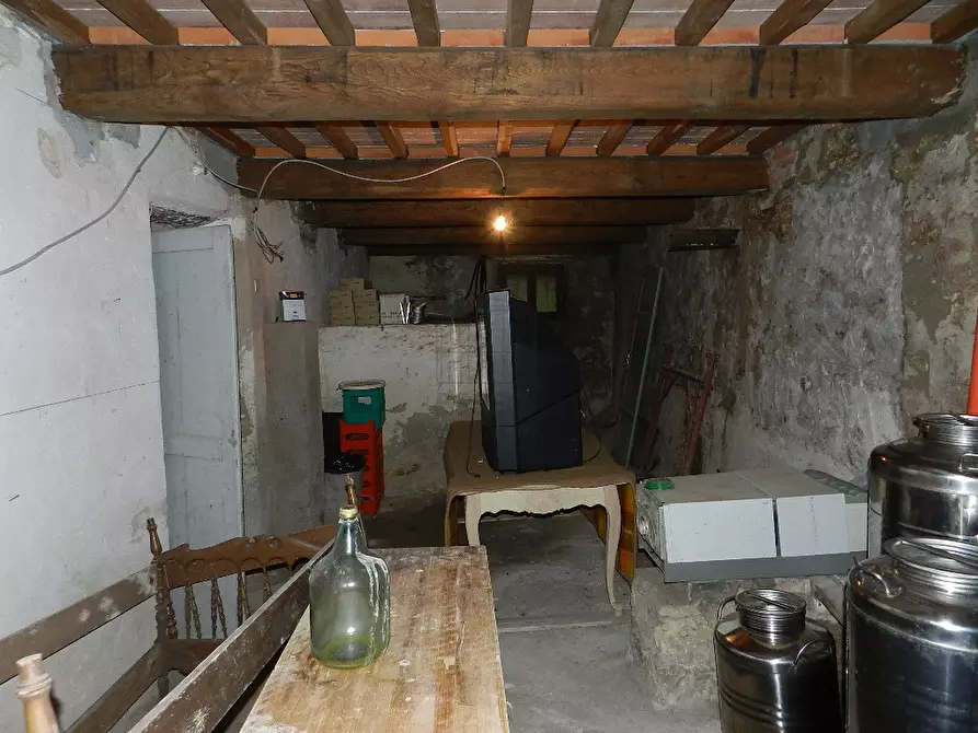 Immagine 8 di Rustico / casale in vendita  in Via per Chiatri a Lucca