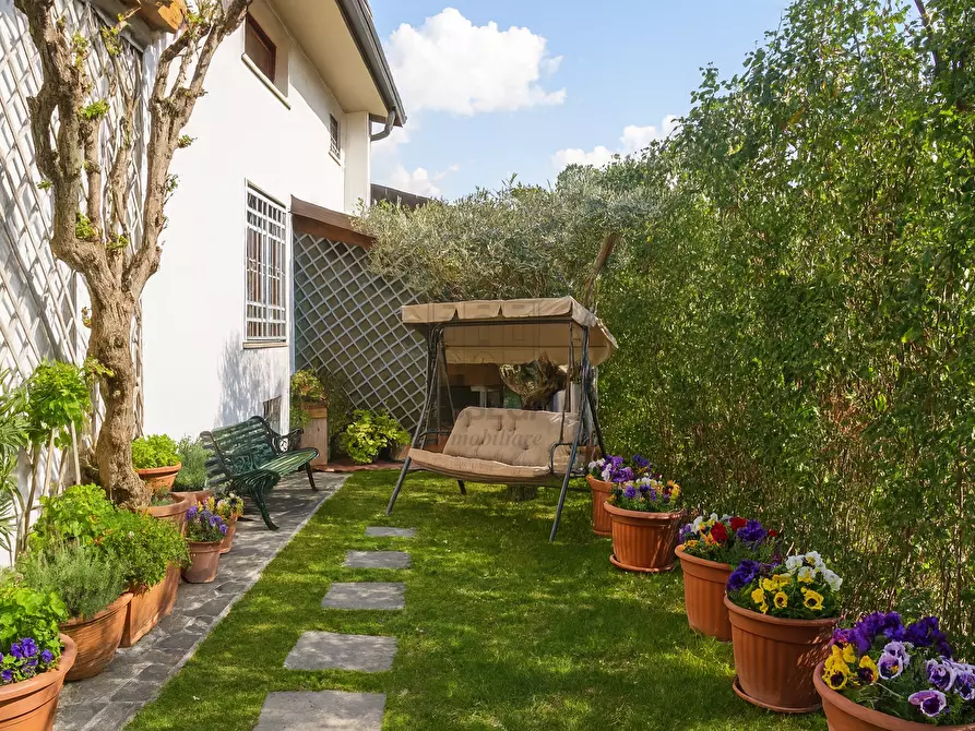 Immagine 1 di Villa in vendita  in Via Padre Ignazio da Carrara a Forte Dei Marmi