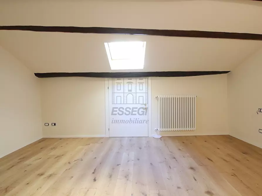 Immagine 17 di Appartamento in vendita  in Piazza San Michele a Lucca