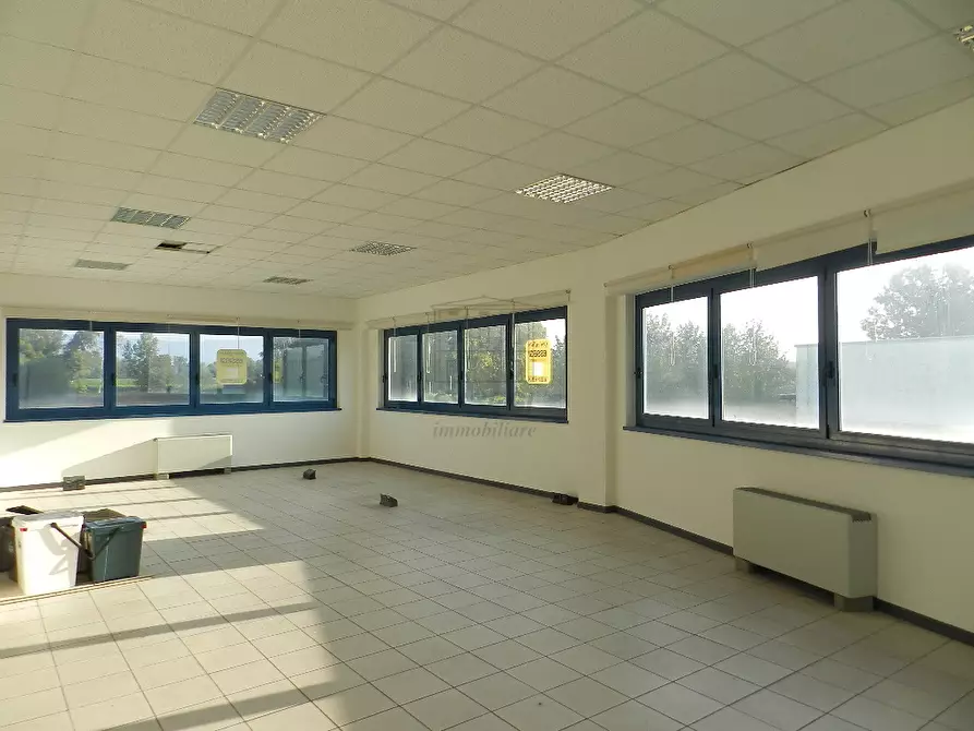 Immagine 11 di Ufficio in affitto  in Via C. Angeloni a Lucca