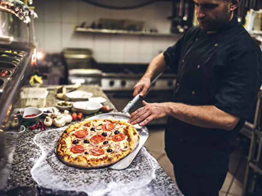 Immagine 1 di Pizzeria / Pub in vendita  in Viale G. Puccini 1111 a Lucca