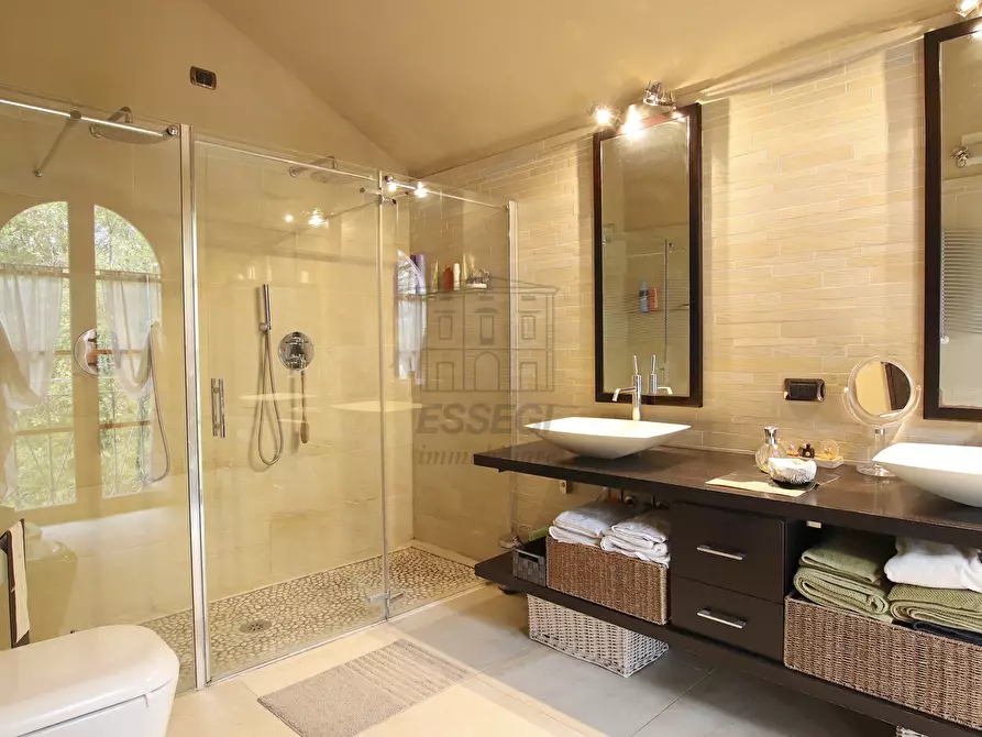 Immagine 24 di Villa in vendita  in Via dei Cotani 211 a Lucca