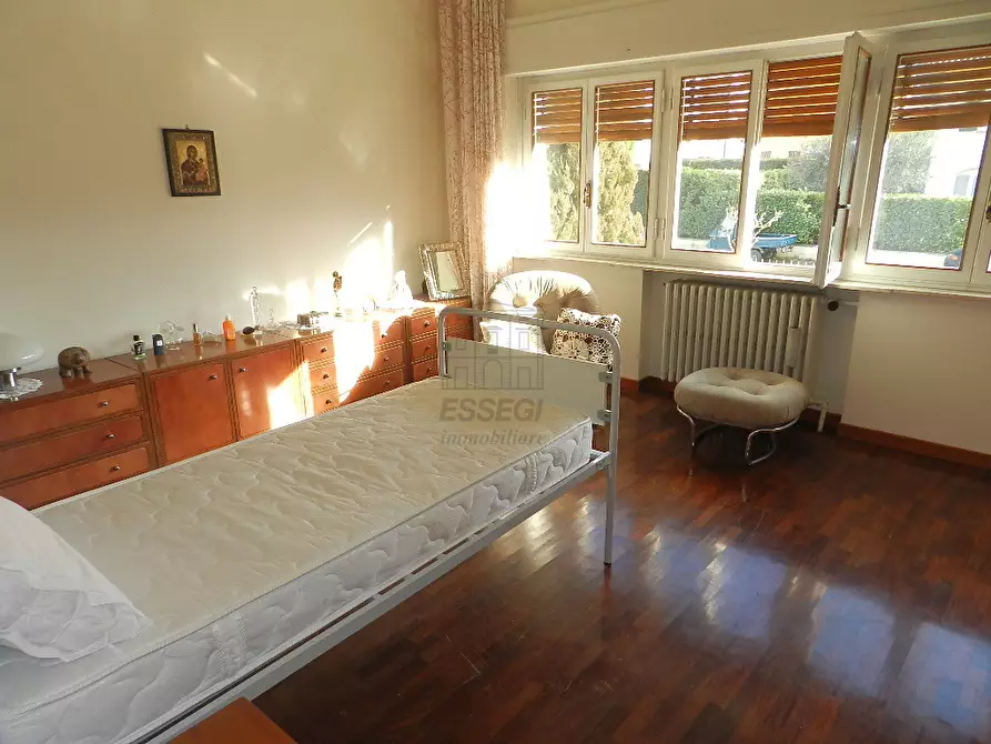 Immagine 7 di Villa in vendita  a Lucca