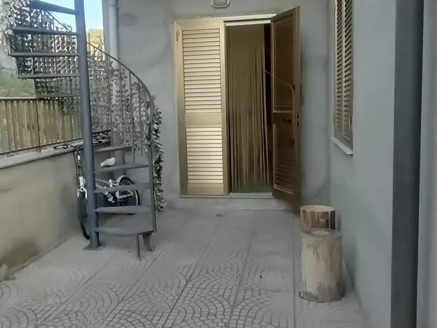 Immagine 12 di Trilocale in affitto  a Bova Marina