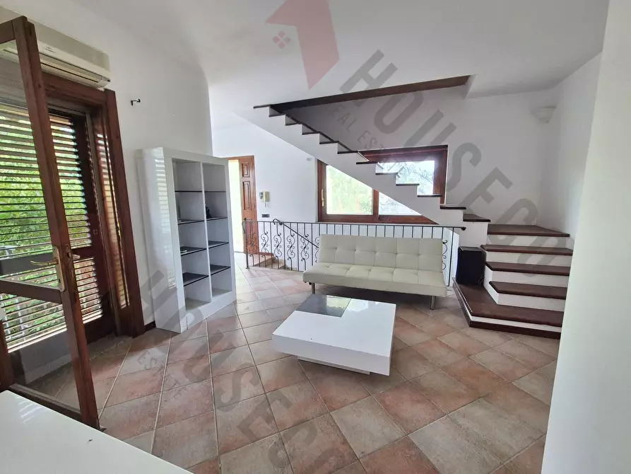 Immagine 5 di Villa in vendita  in Via del Pesco Fiorito a Quartu Sant'elena