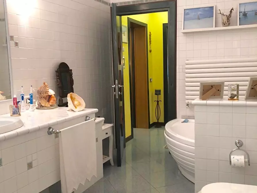 Immagine 14 di Casa semindipendente in vendita  a Castelnuovo Magra