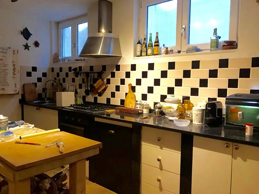 Immagine 23 di Villa in vendita  a Castelnuovo Magra