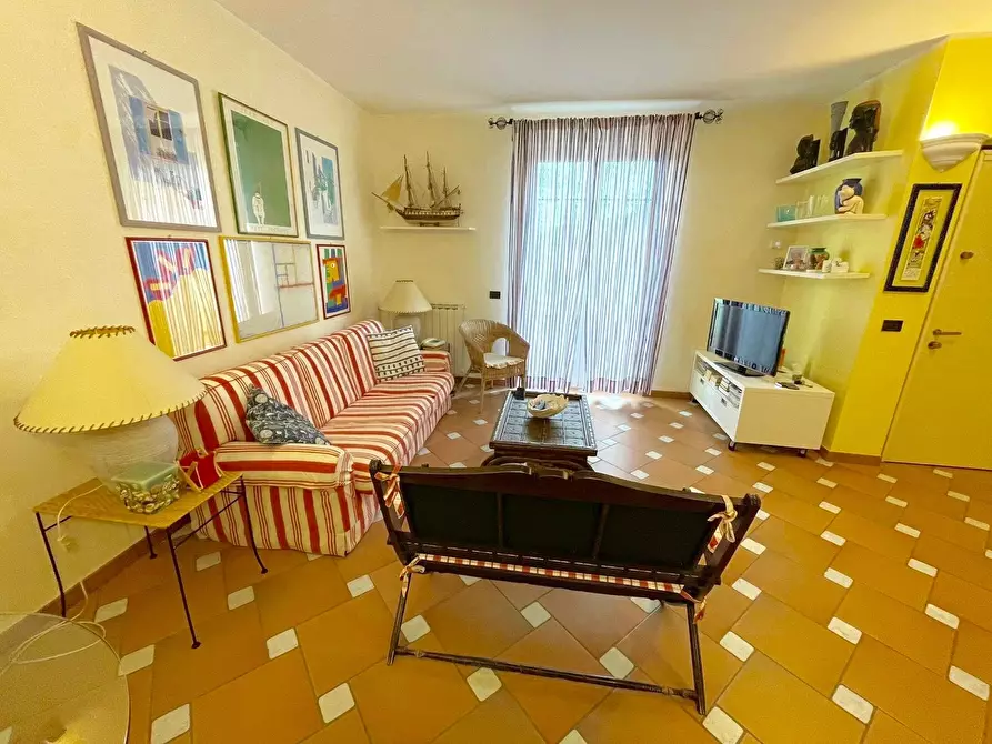 Immagine 9 di Casa semindipendente in vendita  a Ameglia