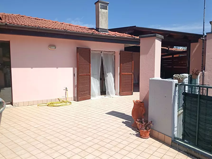 Immagine 7 di Quadrilocale in vendita  a Ameglia