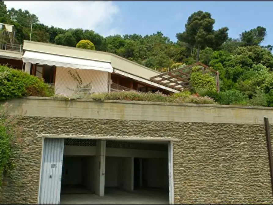 Immagine 11 di Pentalocale in vendita  a Ameglia