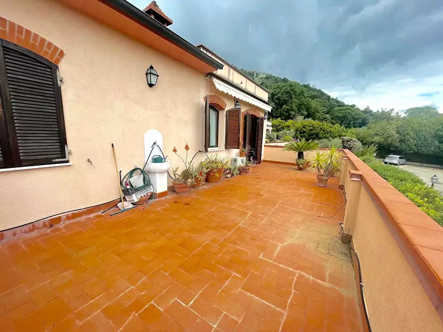 Immagine 3 di Pentalocale in vendita  a Ameglia