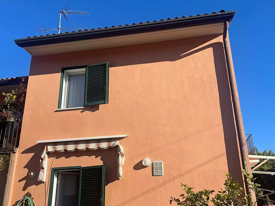 Immagine 3 di Porzione di casa in vendita  a Ameglia