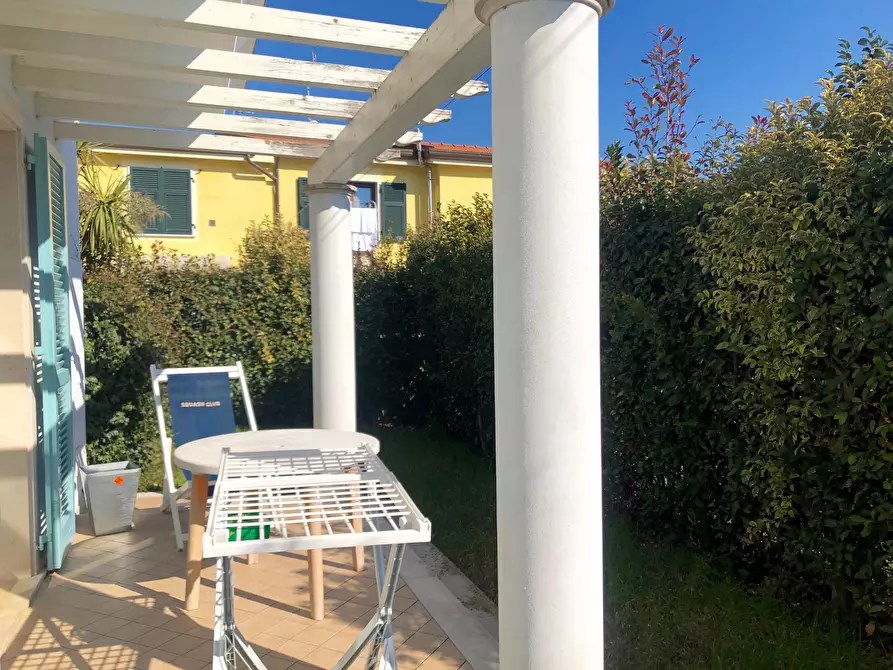 Immagine 13 di Casa semindipendente in vendita  a Ameglia