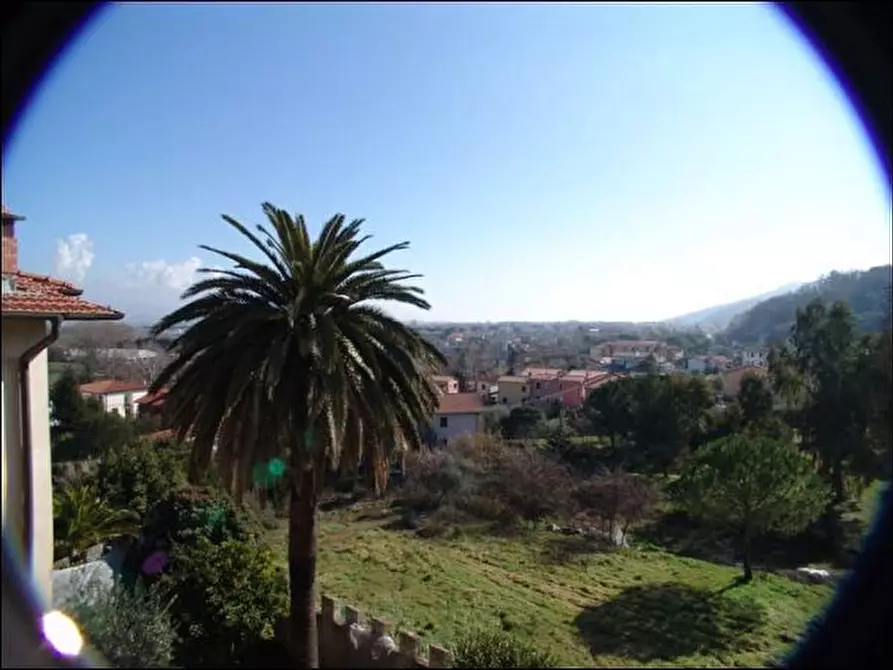 Immagine 2 di Pentalocale in vendita  a Ameglia