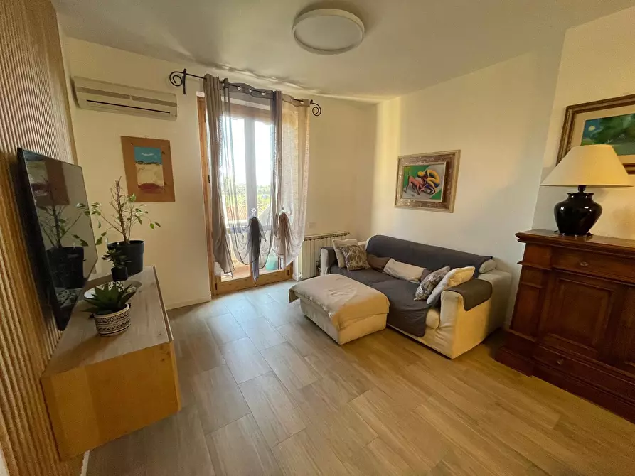 Immagine 1 di Quadrilocale in vendita  a Ameglia